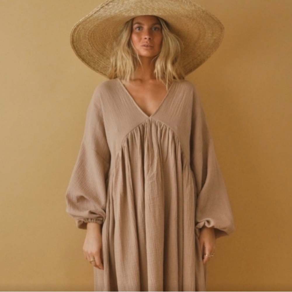 Boheme long sleeved linen dress in size 2 (S-L)